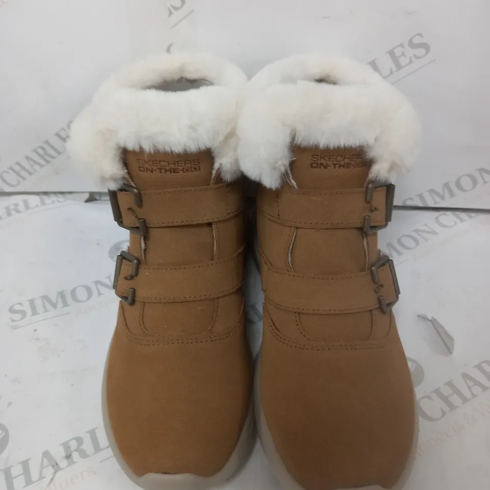 CHESNUT ANKLE BOOTS SIZE 3.5