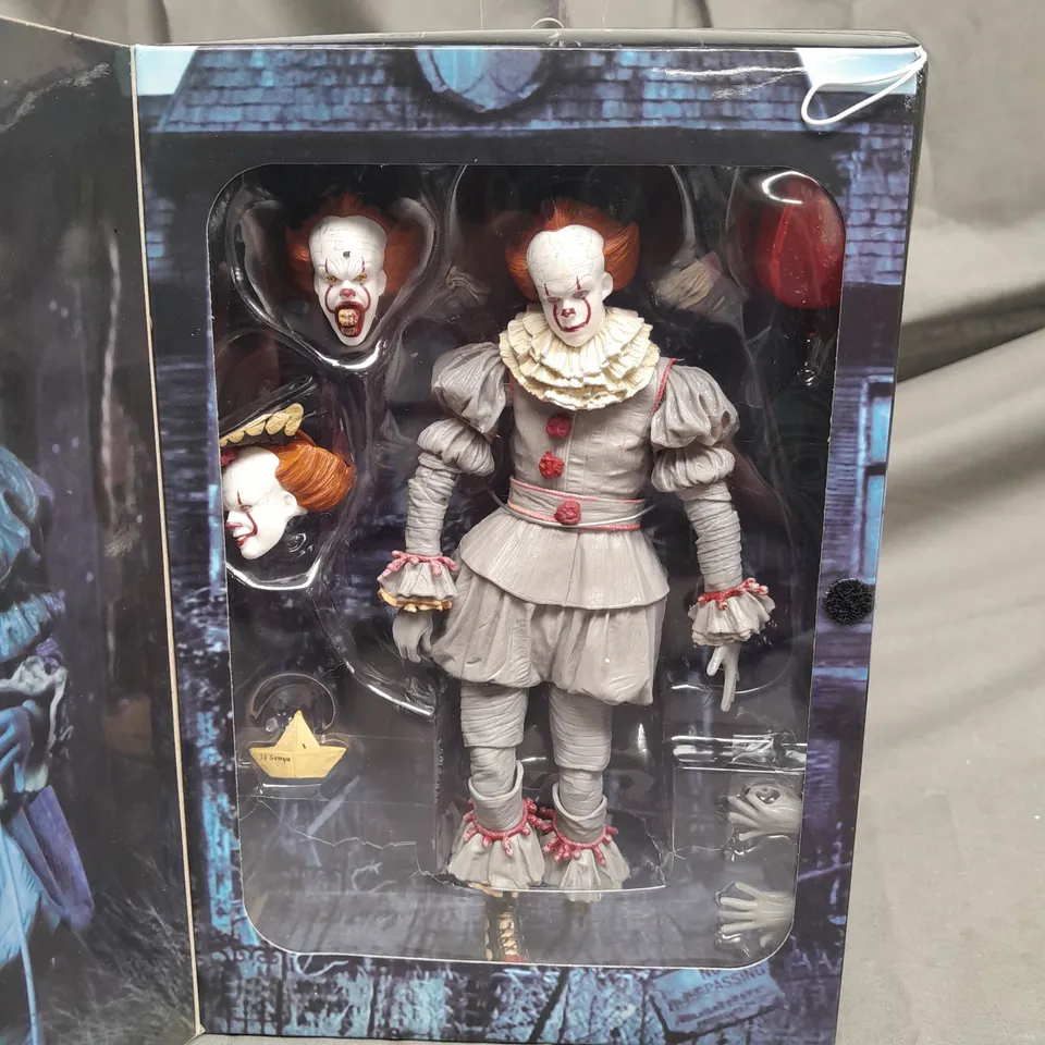 IT - PENNYWISE THE CLOWN ACTION FIGURE