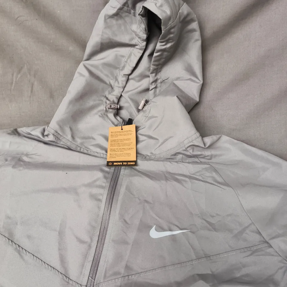 NIKE GREY WINDBREAKER JACKET WITH HOOD – SIZE L