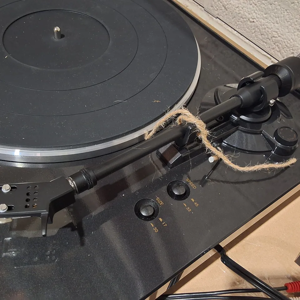 DENON DP-300F FULLY AUTOMATIC TURNTABLE IN BLACK