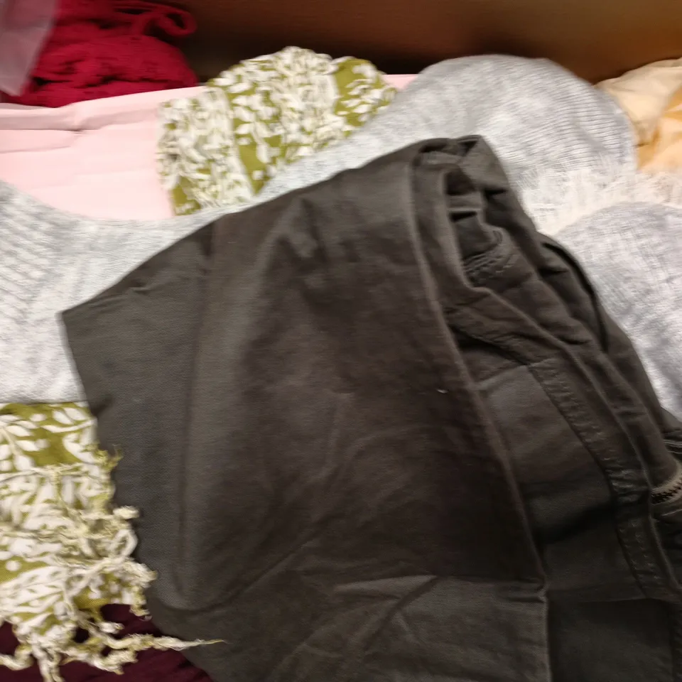 APPROXIMATELY 20 ASSORTED CLOTHING AND FASHION PRODUCTS IN VARIOUS STYLES AND SIZES - COLLECTION ONLY