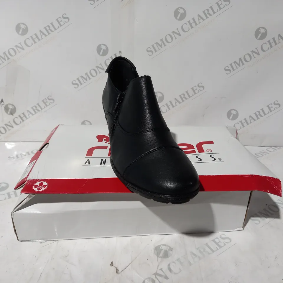 BOXED PAIR OF RIEKER SHOE BOOTS IN BLACK UK SIZE 6.5