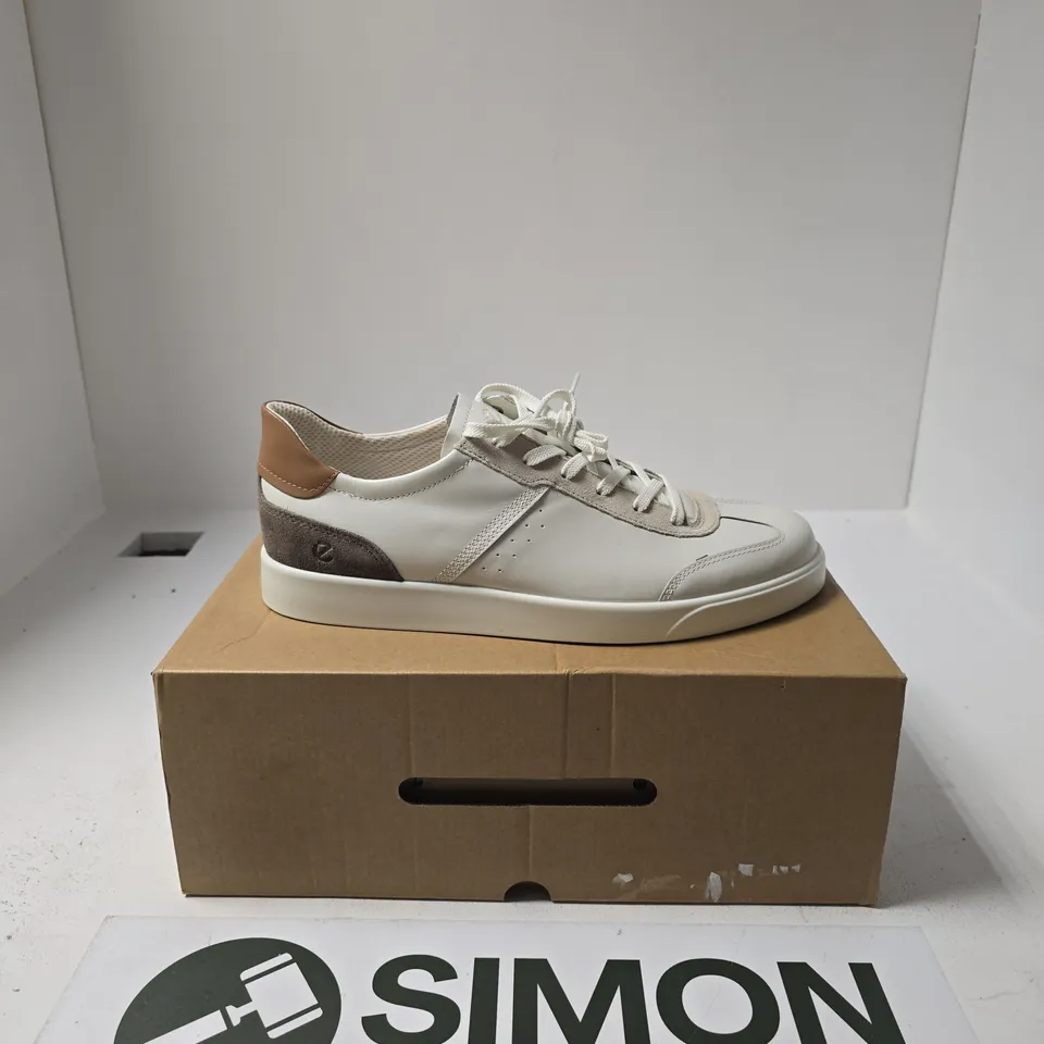 BOXED PAIR OF ECCO STREET LITE SHOES SIZE 10.5 - 11