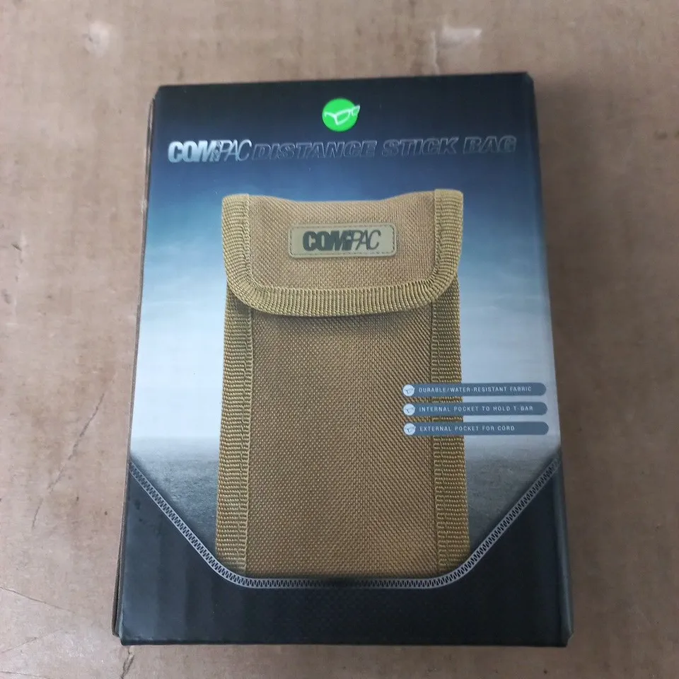 TOTE OF APPROXIMATELY 12 ASSORTED ITEMS TO INCLUDE: COMPAC DISTANCE STICK BAG 