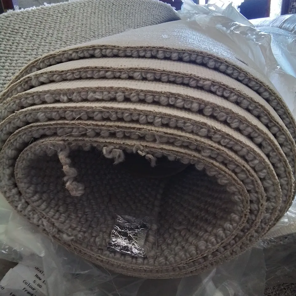 ROLL OF QUALITY HABBERLEY CLASSIC PEBLE STONE APPROXIMATELY 4.40M L X 4M W CARPET