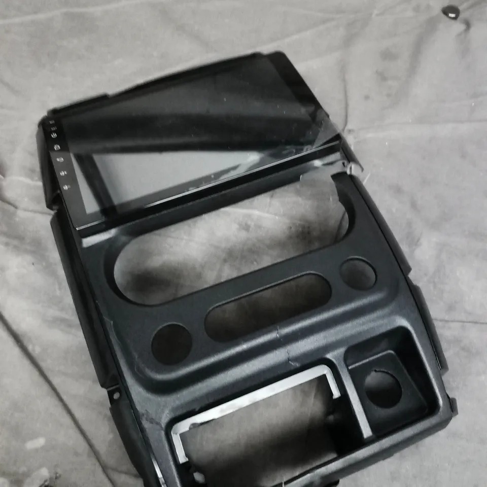 CAR INFOTAINMENT HEAD UNIT WITH DISPLAY - MODEL UNSPECIFIED 