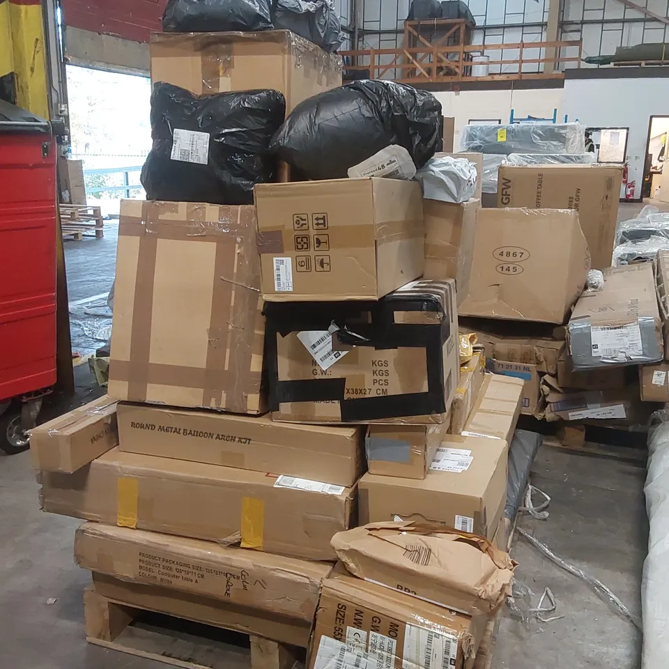 PALLET OF ASSORTED ITEMS INCLUDING: HANDHELD VACUUM CLEANER, METAL BALLOON ARCH KIT ECT