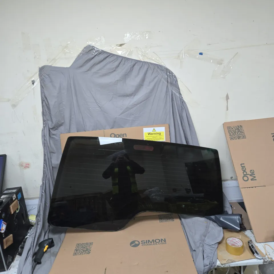 LAND ROVER WINDSCREEN GLASS – PILKINGTON OPTIKOOL TOUGHENED