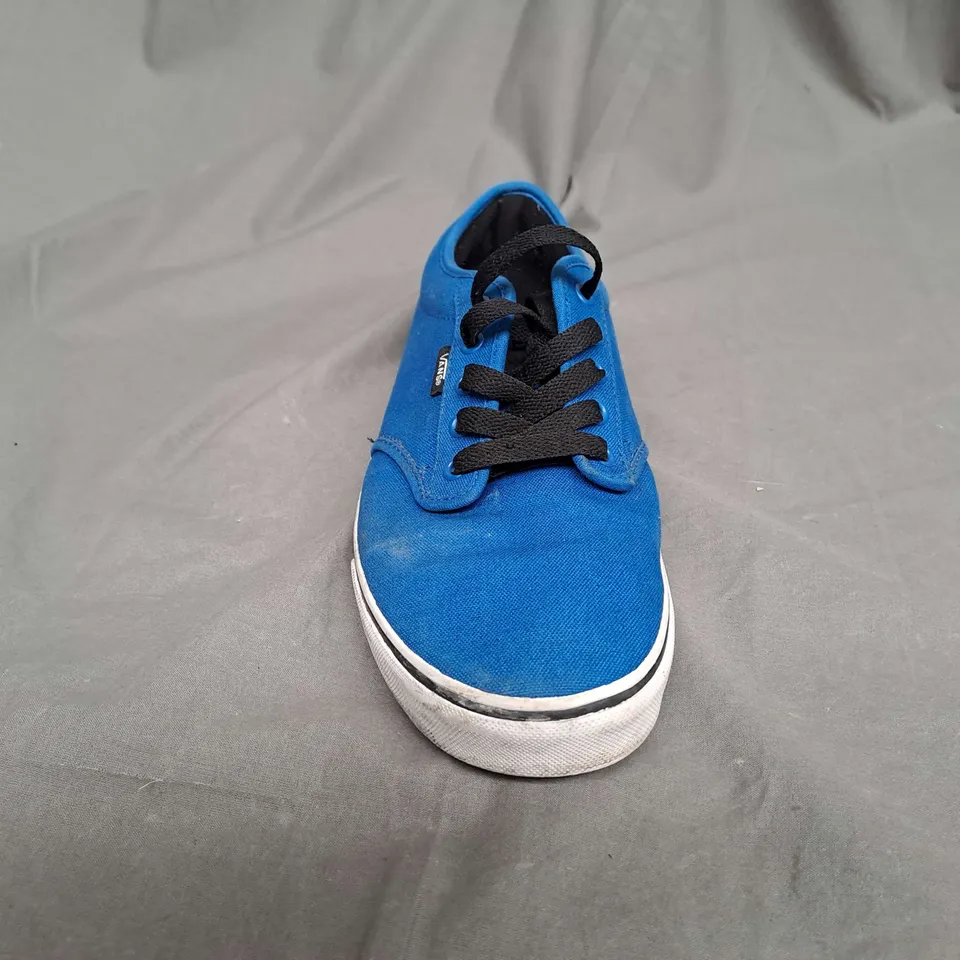 PAIR OF VANS TRAINERS IN BLUE SIZE 11