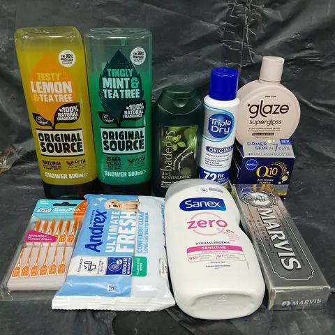 APPROXIMATELY 15 ASSORTED HEALTH & BEAUTY PRODUCTS TO INCLUDE BABY WIPES, SANEX AND SHOWER GELS 
