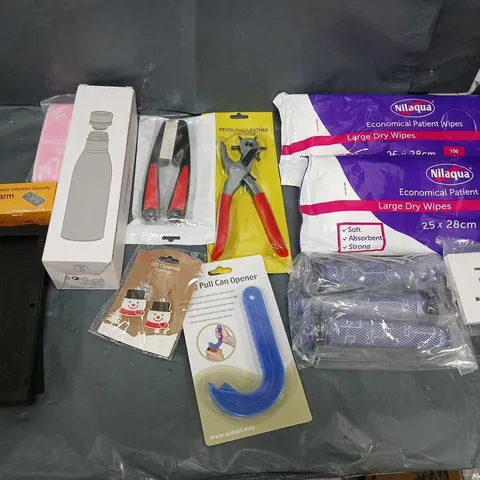 APPROXIMATELY 12 ASSORTED ITEMS TO INCLUDE - LARGE DRY WIPES, RING PULL CAN OPENER, AND INSULATED BOTTLE ETC. 