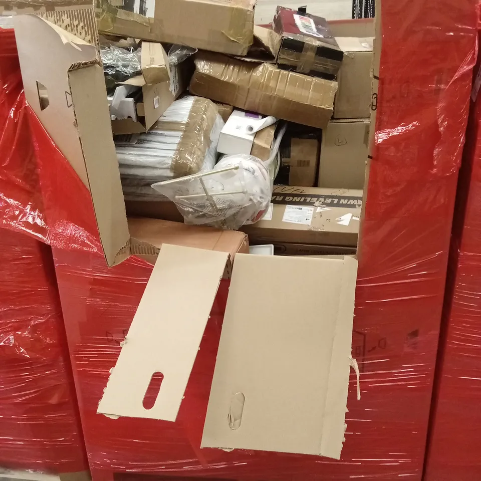 PALLET OF ASSORTED HOUSEHOLD GOODS AND PRODUCTS TO INCLUDE; BLENDER, DISPLAY STAND, CEILING LIGHT, LASER LEVEL ETC