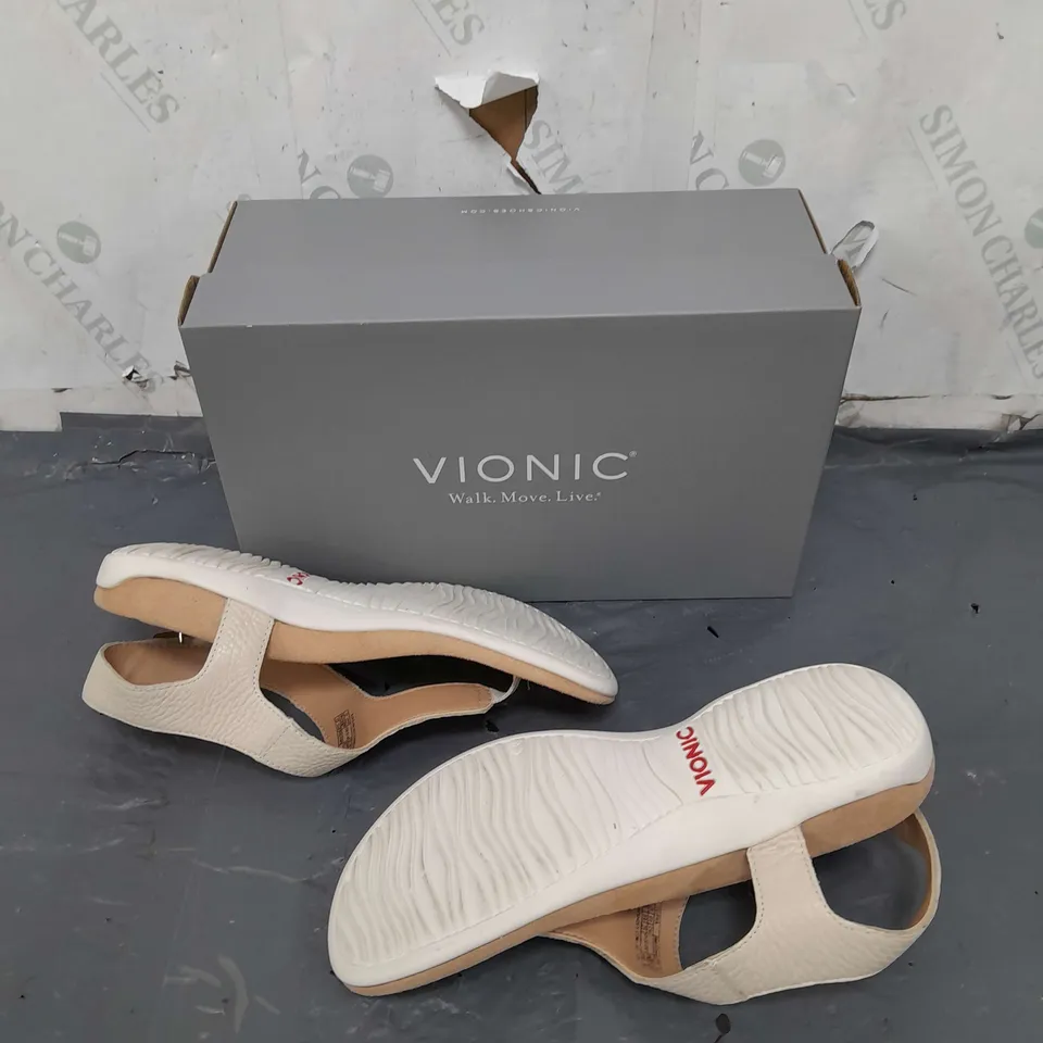 BOXED PAIR OF VIONIC WHITE SANDALS IN SIZE 6