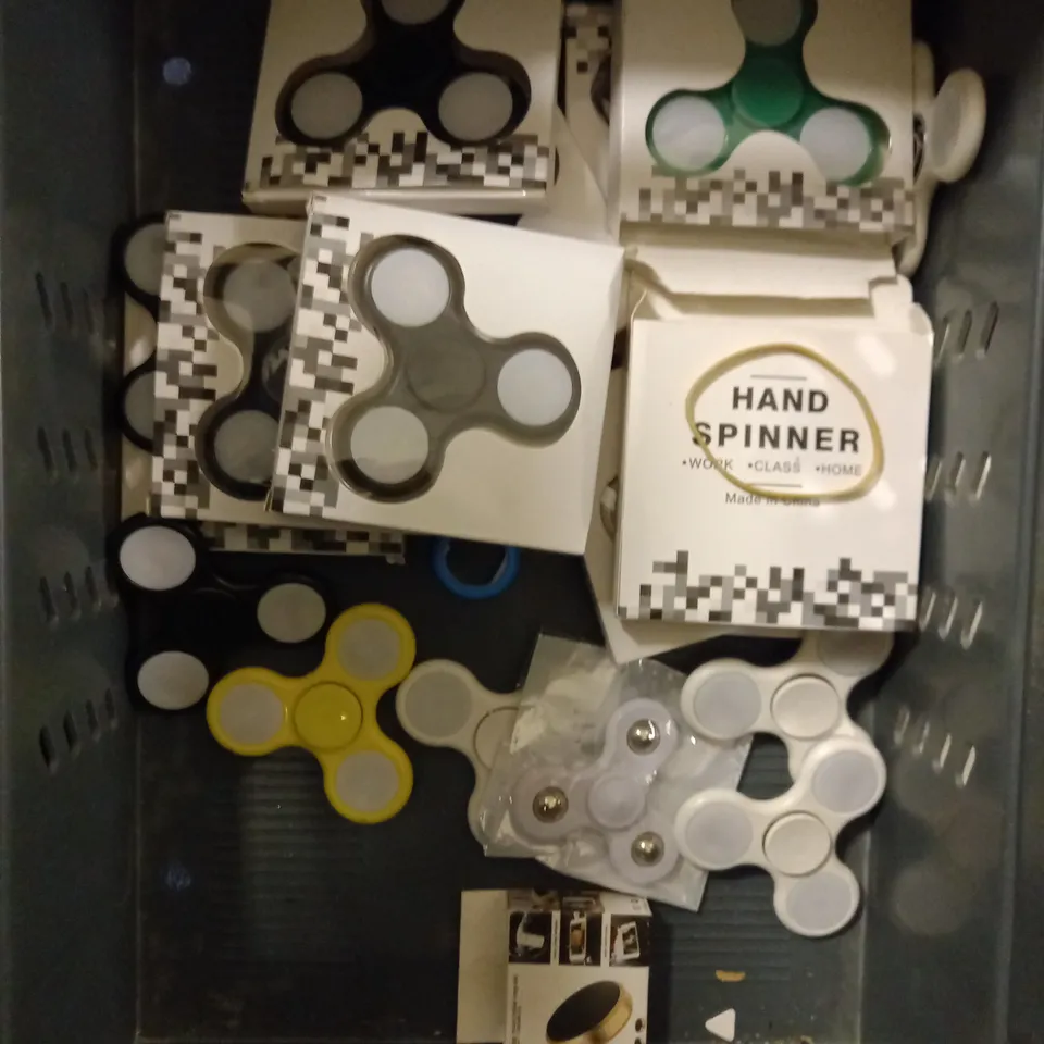 LOT OF APPROX 20 HAND SPINNERS