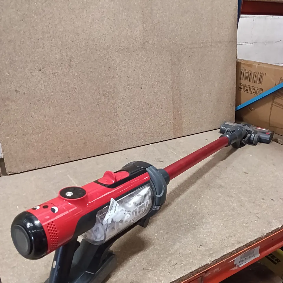HENRY QUICK PRO CORDLESS VACUUM CLEANER, HEN.70 - RED 