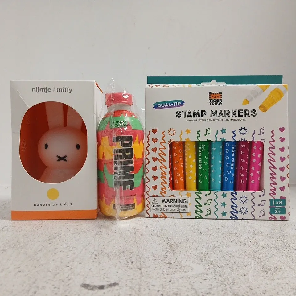 BOX OF APPROXIMATELY 20 ASSORTED TOYS AND GAMES TO INCLUDE STAMP MARKERS, ETC - COLLECTION ONLY