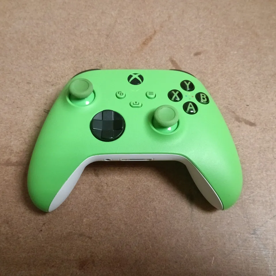 XBOX WIRELESS CONTROLLER VELOCITY GREEN – BOXED