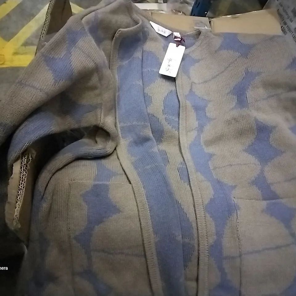 4 BOXES OF APPROXIMATELY 10 ASSORTED BRAND NEW BLUE/BROWN CARDIGANS VARIOUS SIZES 