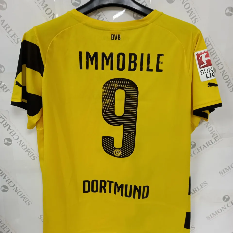 BORUSSIA DORTMUND HOME SHIRT WITH IMMOBILE 9 ON THE BACK SIZE 20