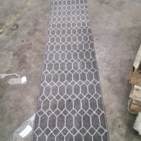 QUALITY DESIGNER AREA RUG - APPROXIMATELY 230X57CM