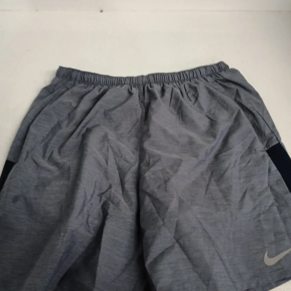 NIKE DRI-FIT MEN'S SHORTS – GREY, SIZE M