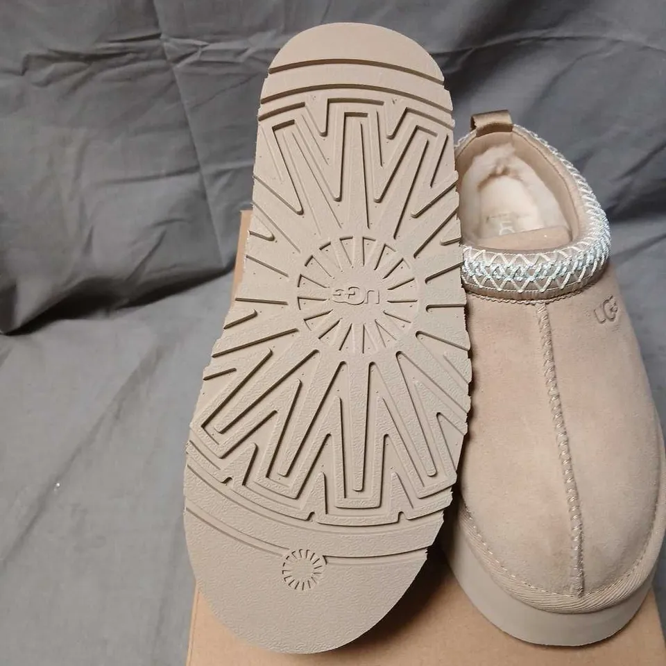 UGG WOMEN'S TAZZ II BOOTS – UK 4 (US 6) SAND SUEDE WITH SHEARLING