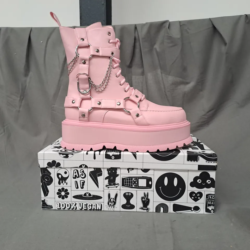 BOXED PAIR OF KOI VEGAN YAMI PASTEL PINK PLATFORM BOOTS UK SIZE 7