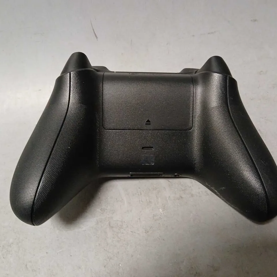 XBOX X CONTROLLER IN BLACK