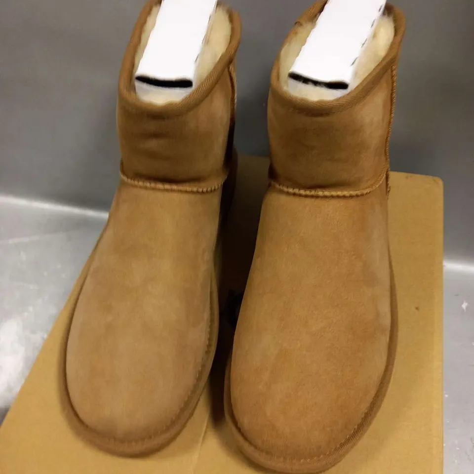 BOXED UGG CLASSIC MINI D51 SIZE 7