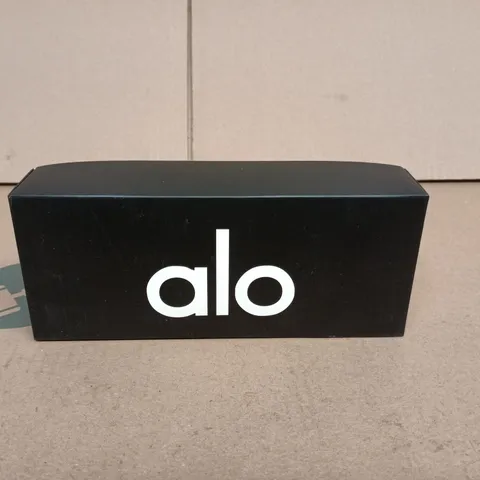 SET OF 5 ALO WHITE SOCKS IN BOX SIZE UNSPECIFIED