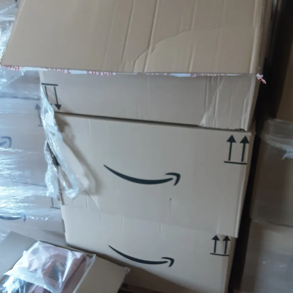 PALLET OF ASSORTED HOMEWARE ITEMS TO INCLUDE YOGA CLOTHES, PAINTING KITS, CHRISTMAS DECORATIONS ETC