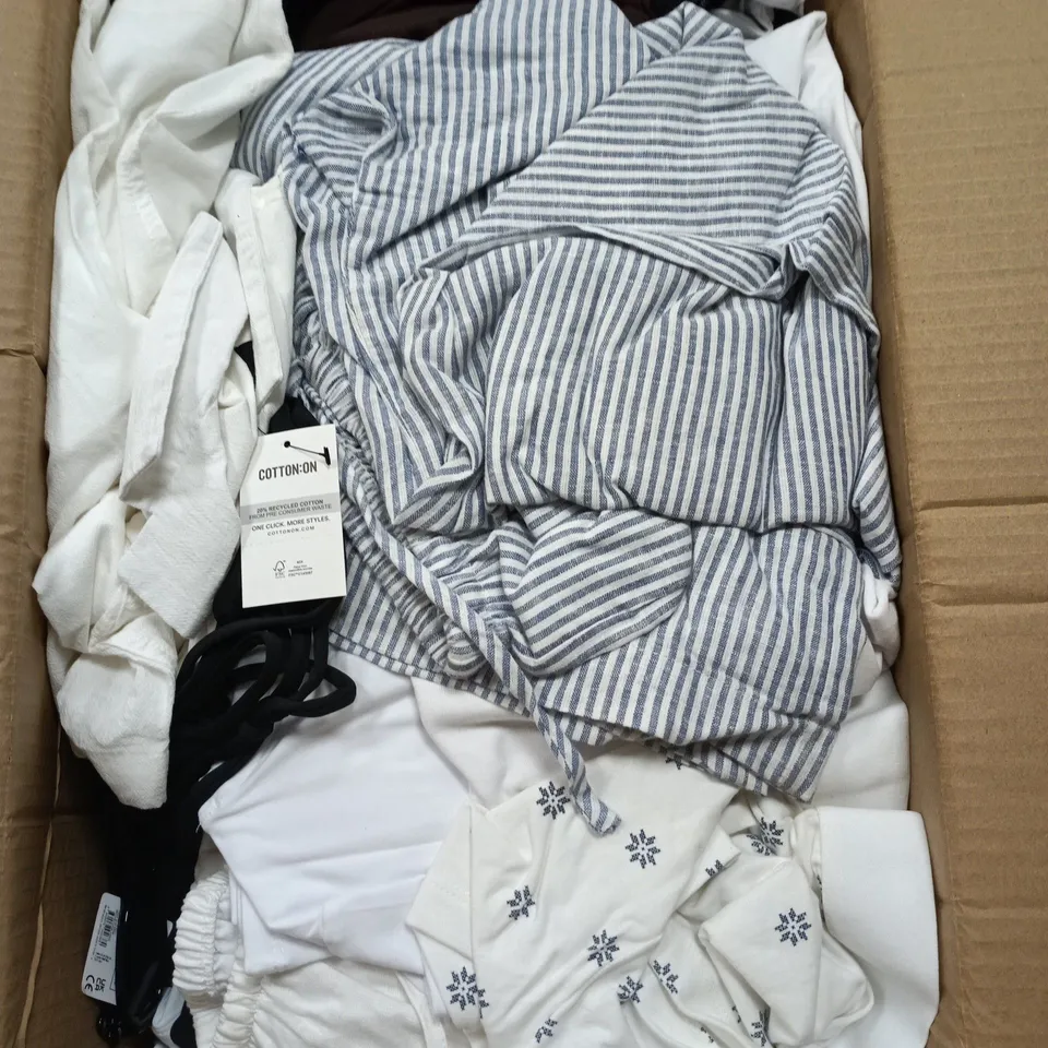 BOX OF APPROXIMATELY 30 ASSORTED CLOTHING ITEMS IN VARIOUS STYLES , COLOURS AND SIZES