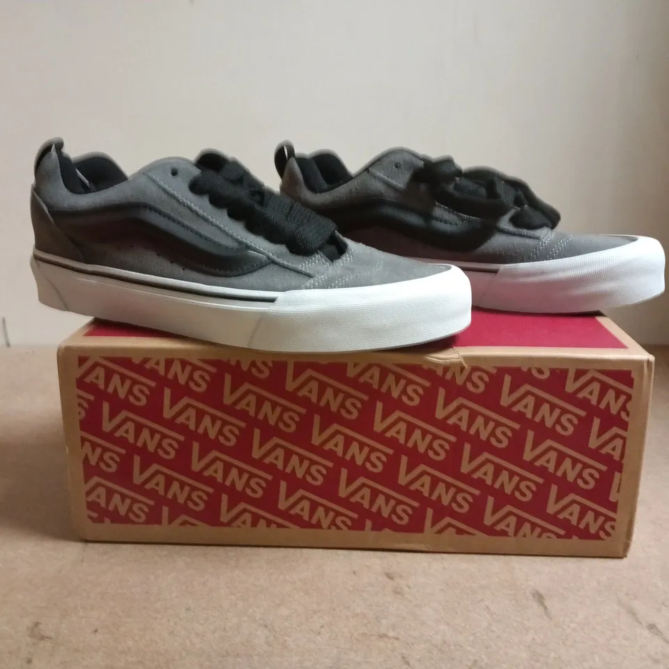 BOXED PAIR OF VANS KNU SKOOL SHOES IN SUEDE PEWTER SIZE UK 6