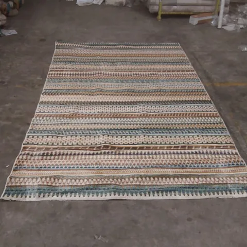 QUALITY DESIGNER PATTERNED RUG - APPROXIMATELY 300 x 196cm