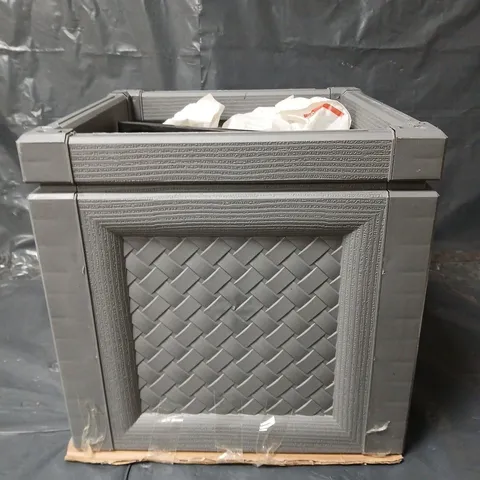 GARDEN REFLECTIONS SMALL BOX PLANTER WITH GREENHOUSE COVER