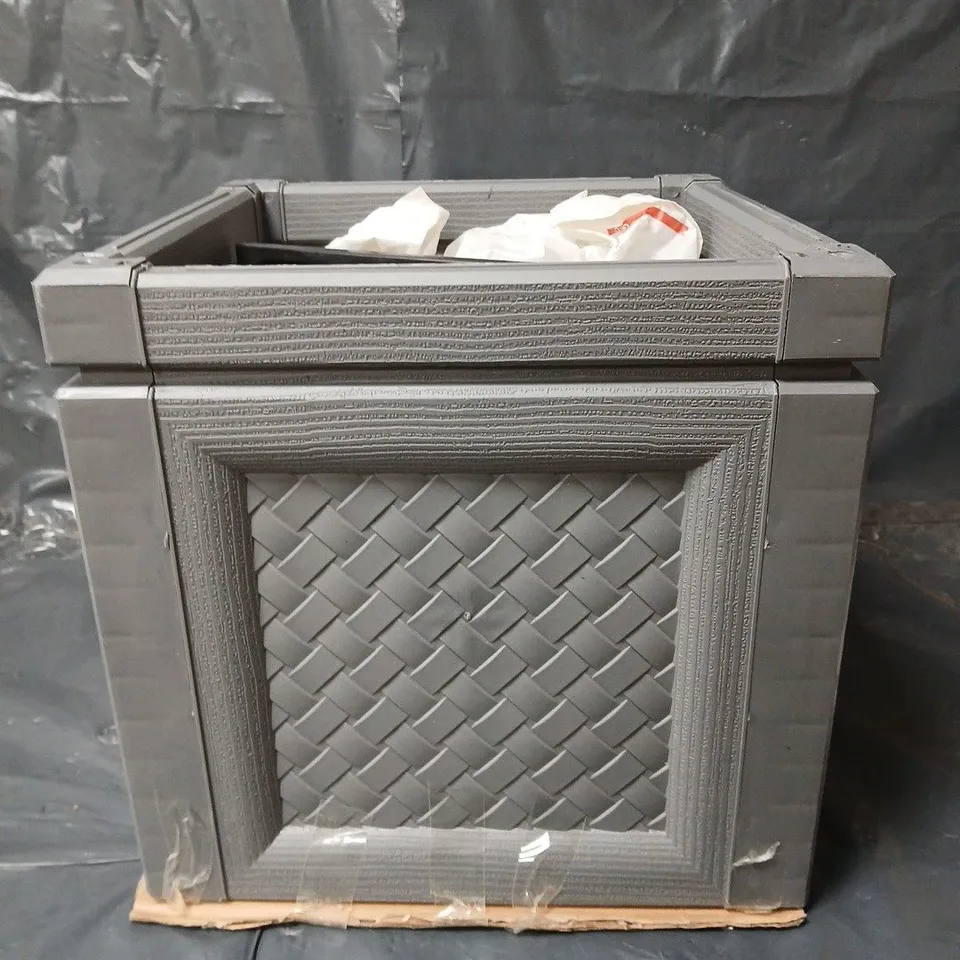 GARDEN REFLECTIONS SMALL BOX PLANTER WITH GREENHOUSE COVER