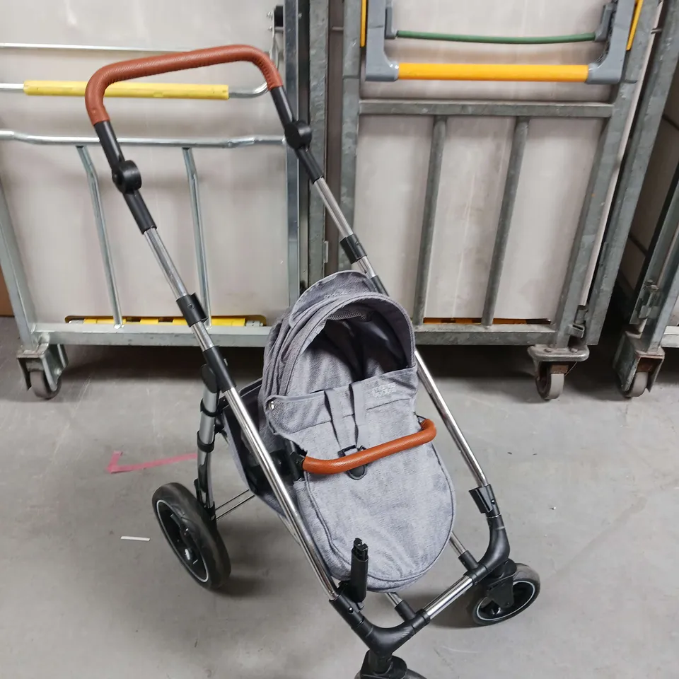 MOMAS & POPAS GREY PUSHCHAIR 
