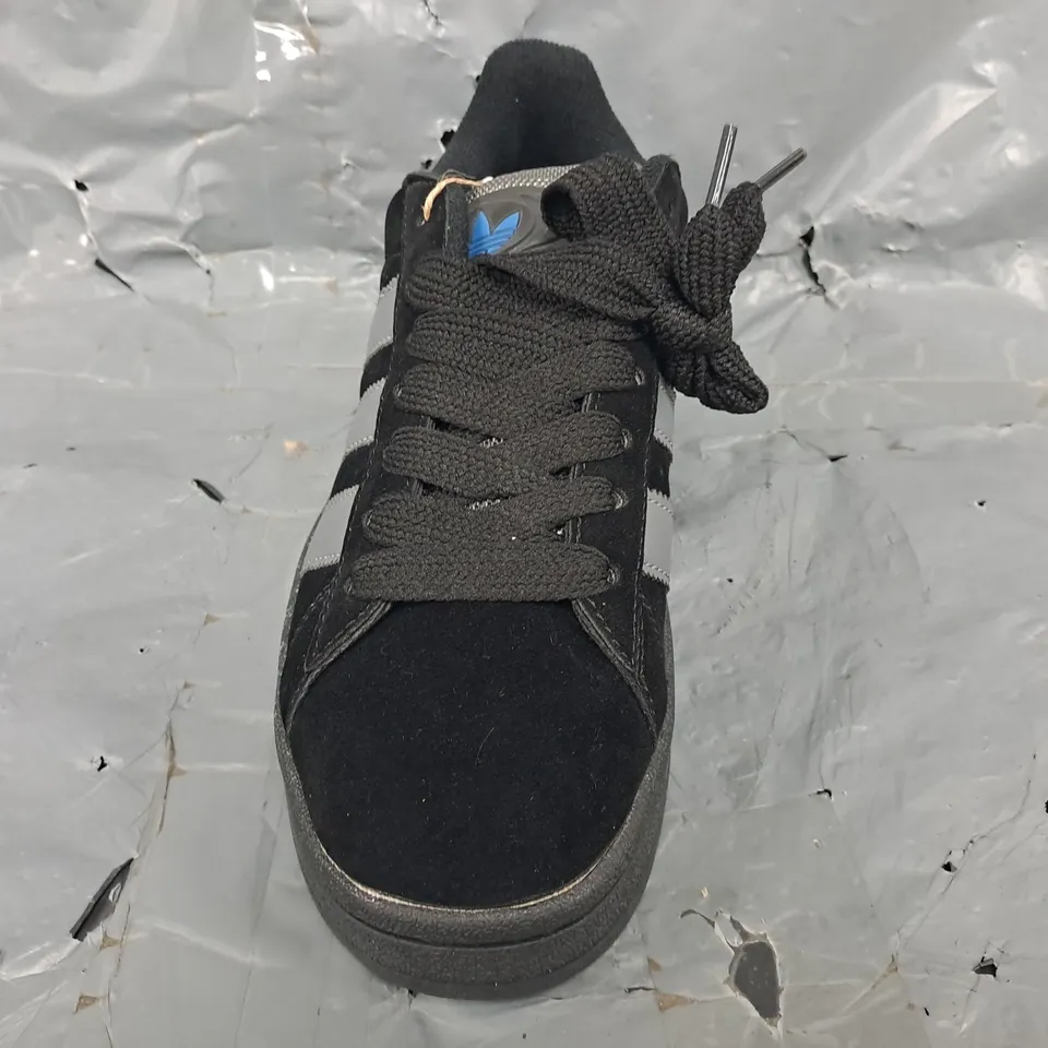 BOXED PAIR OF ADIDAS CAMPUS 00S SHOES IN BLACK/GREY SIZE UK 6