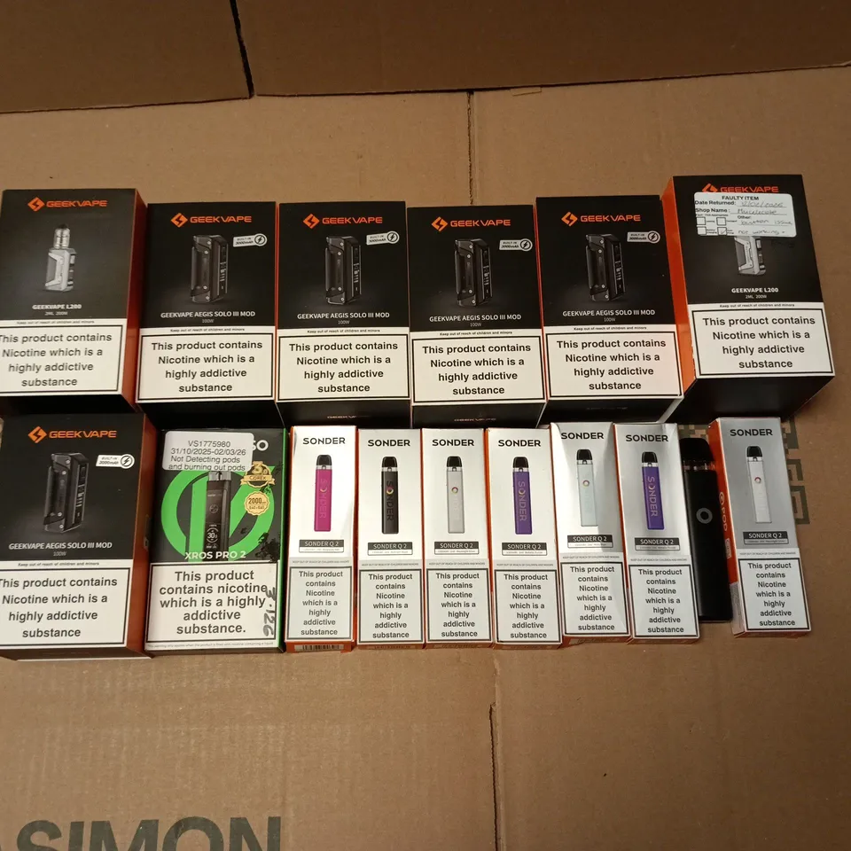LOT OF APPROXIMATELY 30 ASSORTED VAPING ITEMS TO INCLUDE GEEKVAPE, SONDER AND VAPORESSO