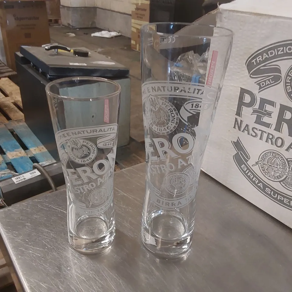 BOX CONTAINING APPROXIMATELY 12x PERONI PINT GLASSES AND 9x PERONI HALF PINT GLASSES