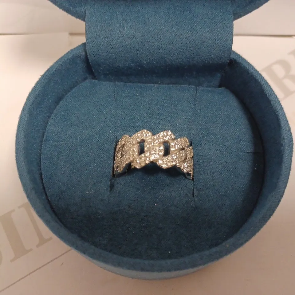 SILVER BAND RING WITH CHAIN DETAIL AND STONES