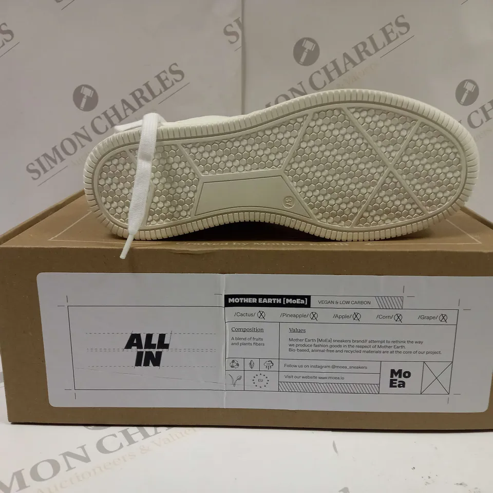 BOXED PAIR OF MoEa SNEAKERS UK SIZE 4 