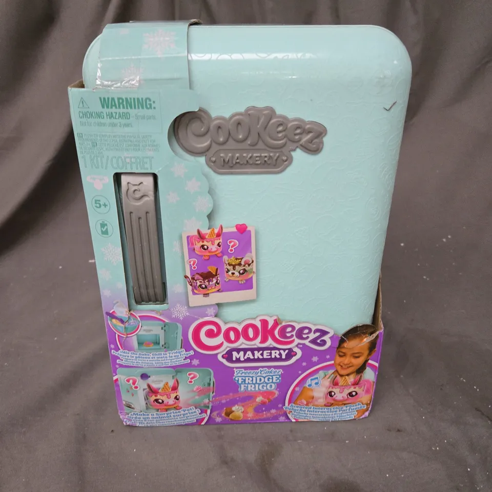 COOKEEZ MAKERY FREEZY CAKEZ PLAYSET RRP £39.99