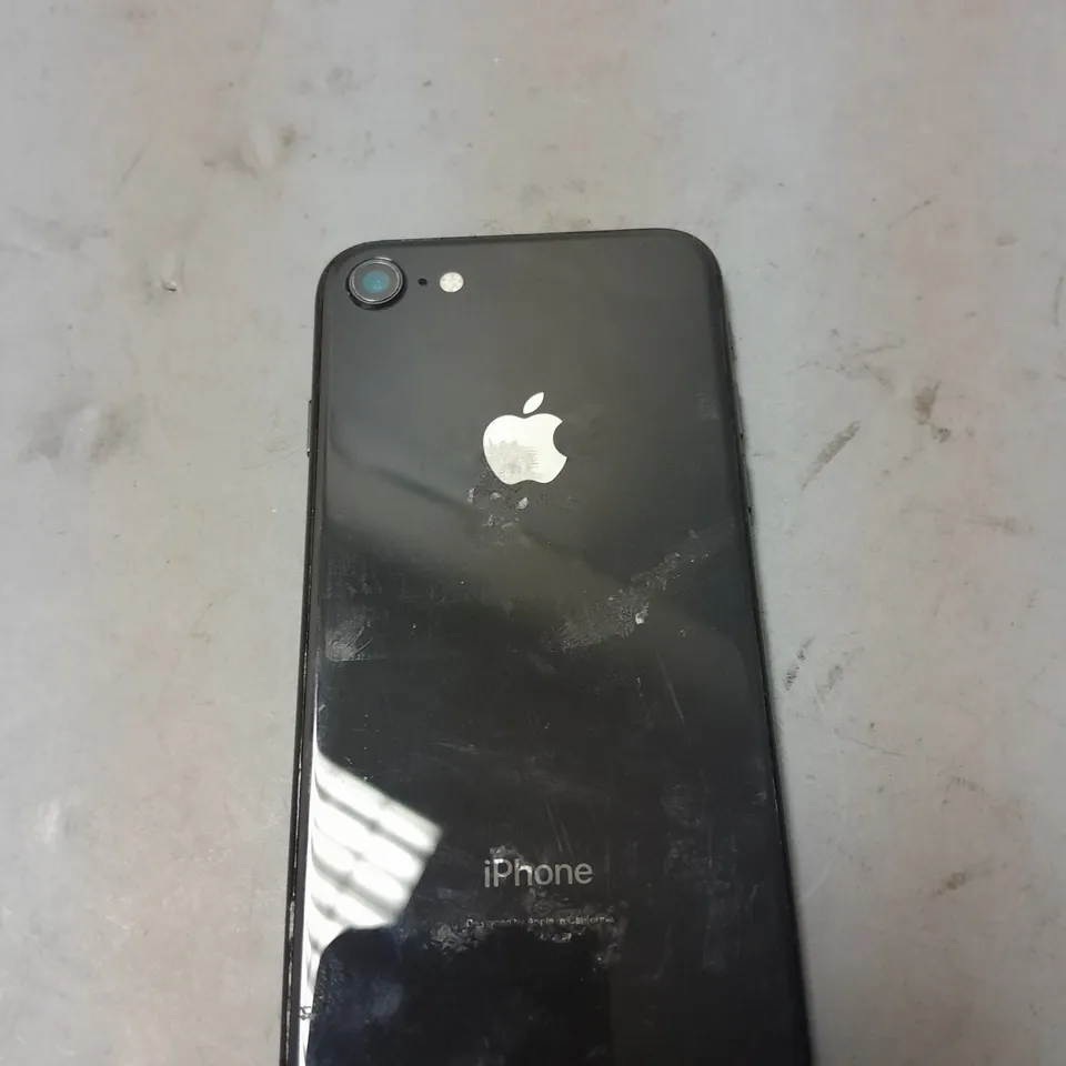 APPLE IPHONE 8