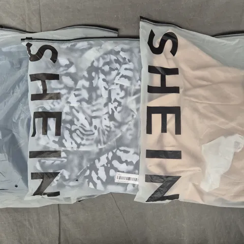 BOX OF APPROXIMATELY 20 ASSORTED CLOTHING AND FASHION ITEMS IN VARIOUS STYLES, SIZES, AND COLOURS - COLLECTION ONLY