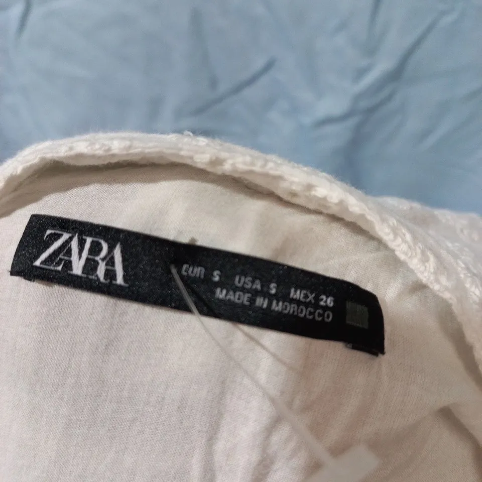 ZARA WHITE BRODERIE DRESS – WOMEN'S SMALL (EU S, USA S)