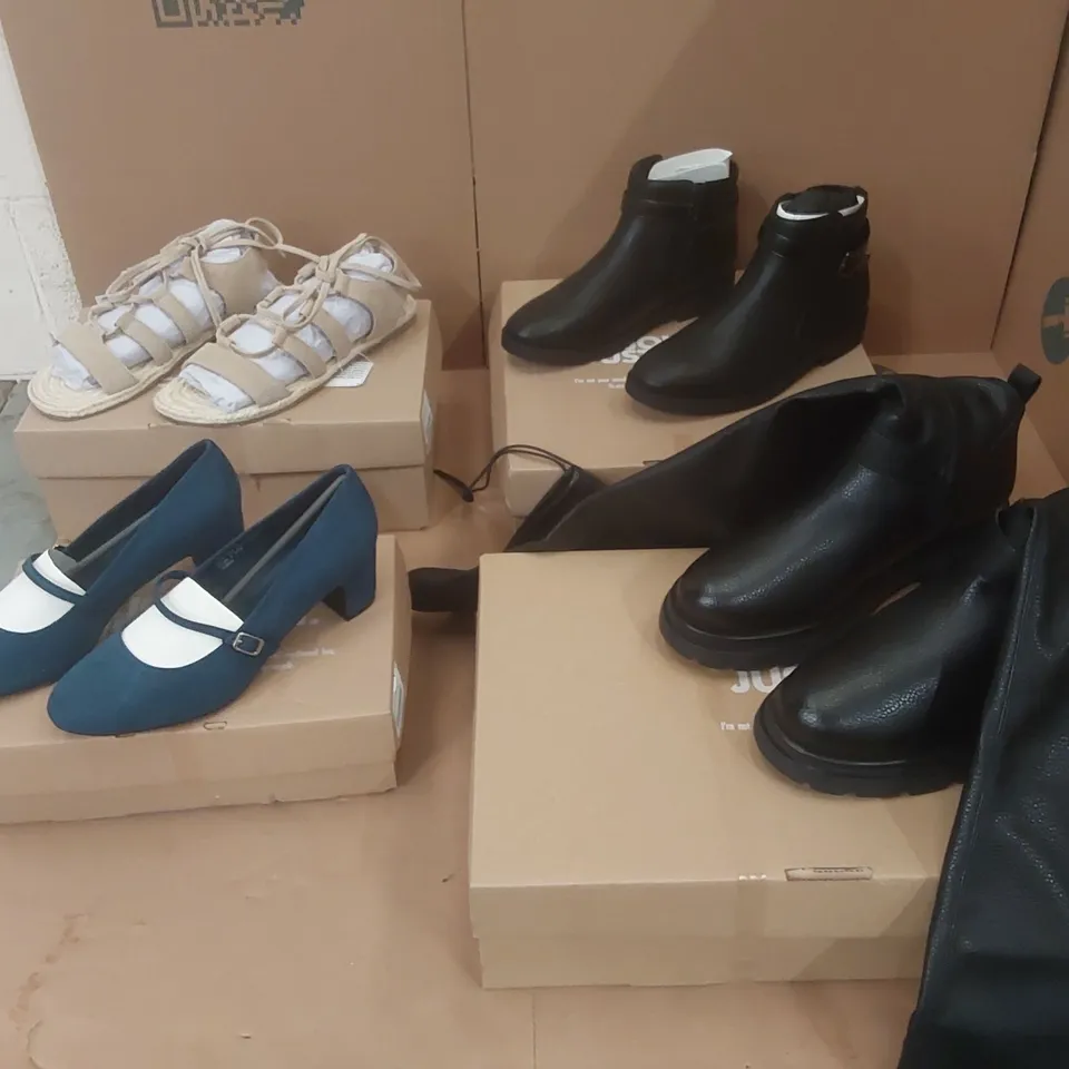 PALLET CONTAINING APPROXIMATELY 60x BRAND NEW DESIGNER SHOES INCLUDING: JD WILLIAMS BOOTS, SIMPLY BE SANDALS, JD WILLIAMS BOOTS, JD WILLIAMS HIGH HEELS ECT