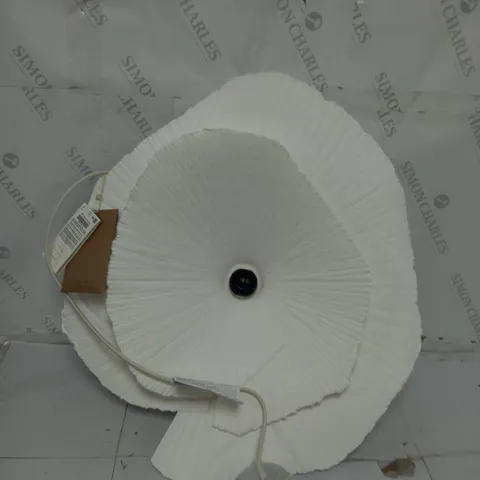 ZARAHOME LAMP IN WHITE FLOWER