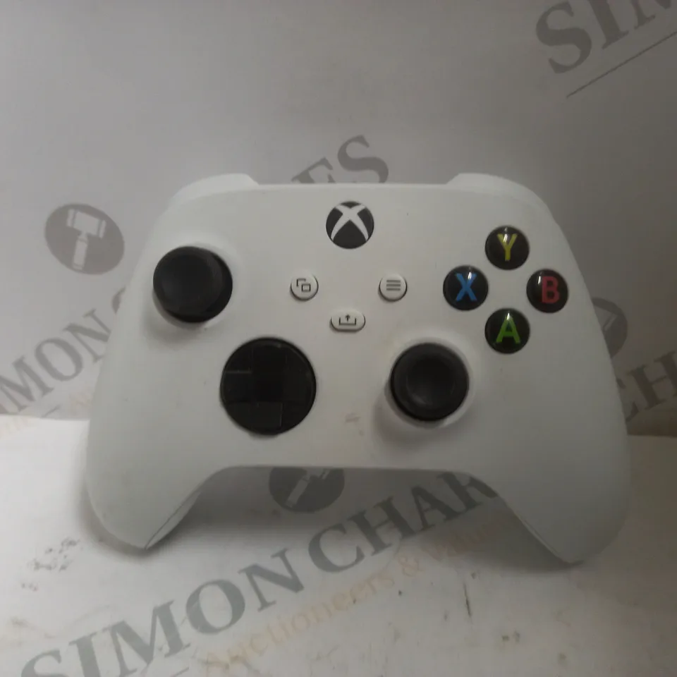 XBOX ONE X CONTROLLER IN WHITE