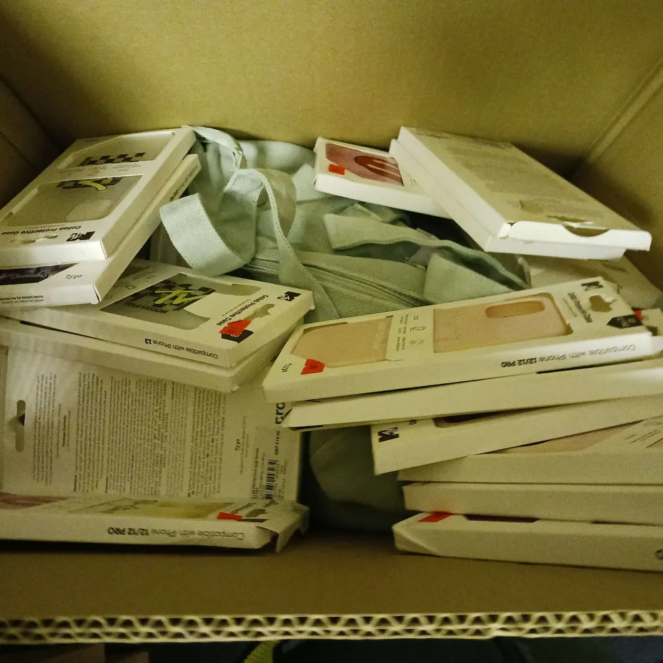 MEDIUM BOX OF APPROXIMATELY 20 ASSORTED HOUSEHOLD ITEMS TO INCLUDE PHONE CASES, JUMPER AND XMAS HAT